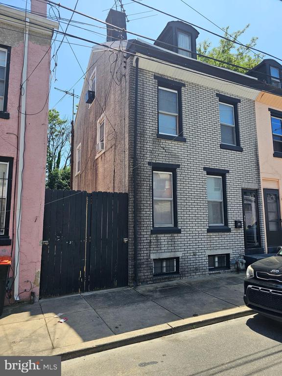 Rose St, Chester, PA 19013