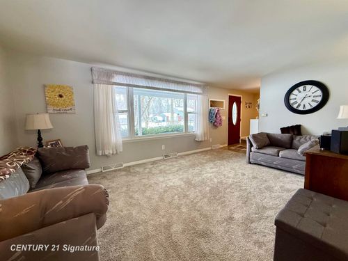 682 Cheryl St, Saginaw, MI, 48609-4919 | Card Image