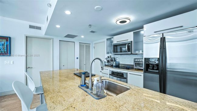APT-2911 - 185 Sw 7 Th St, Condo with 3 bedrooms, 3 bathrooms and null parking in Miami FL | Image 10