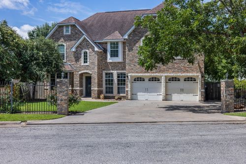 929 N Horton St, La Grange, TX, 78945-1427 | Card Image