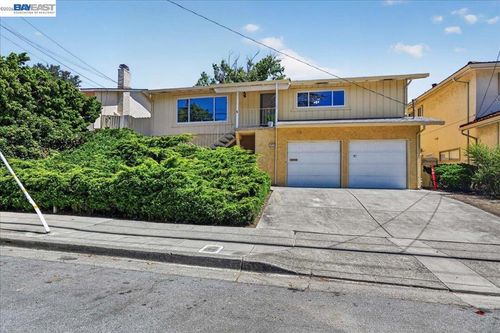 19574 Stanton Ave, Castro Valley, CA, 94546-3235 | Card Image