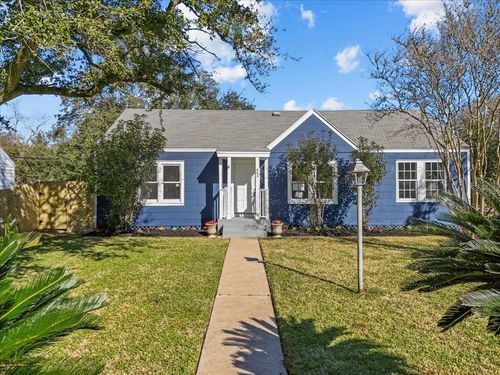 802 18th Ave N, Texas City, TX, 77590-5651 | Card Image