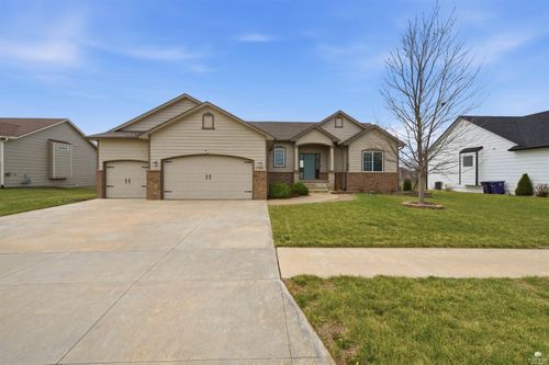 9786 Heather Ln, Manhattan, KS, 66502-1563 | Card Image