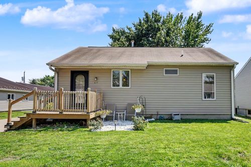 619 Middle Rd, Camanche, IA, 52730-1133 | Card Image