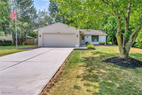 8302 Lorraine Dr, Strongsville, OH, 44149-1032 | Card Image