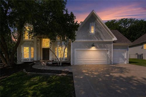 2634 Sw Wintervalley Dr, Lee's Summit, MO, 64081-2592 | Card Image