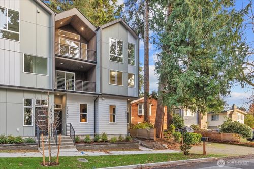 10736 Interlake Ave N, Seattle, WA, 98133-8908 | Card Image