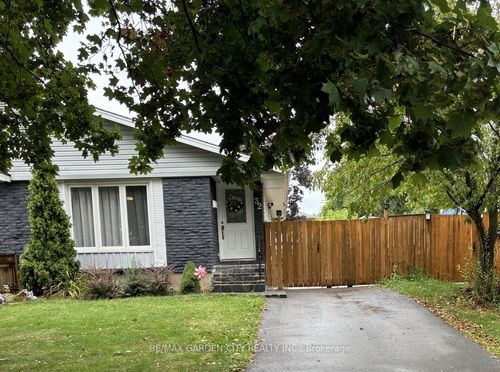 lower-32 Birchpark Dr, Grimsby, ON, L3M4N1 | Card Image