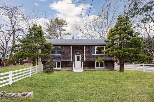 40 Northup St, South Kingstown, RI, 02879-3132 | Card Image