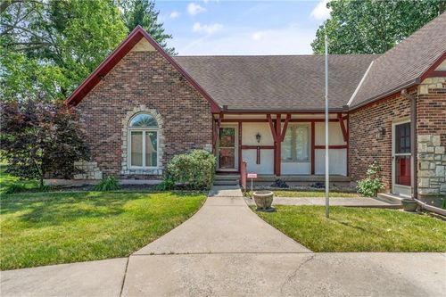 10501 E 57th Pl, Raytown, MO, 64133-3365 | Card Image