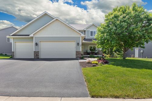 34 Windsor Wood Path, Hudson, WI, 54016-7772 | Card Image