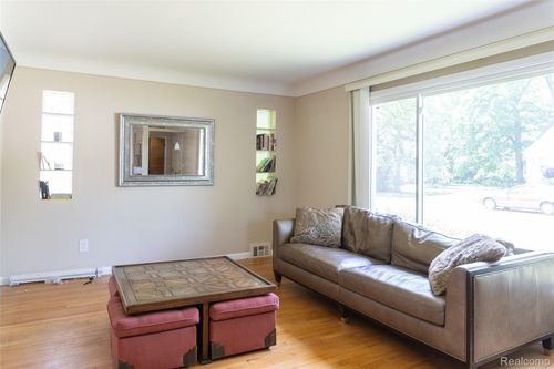 2856 Central St, Berkley, MI, 48072-2153 | Card Image