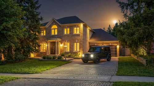 31 Vesta Dr, Richmond Hill, ON, L4B2M2 | Card Image