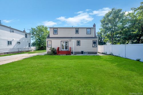 308 New South Rd, Hicksville, NY, 11801-5200 | Card Image