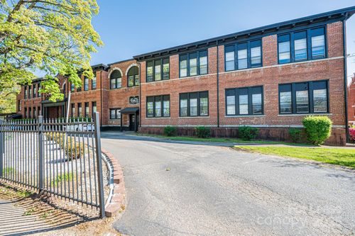 426 2nd Ave Se, Hickory, NC, 28602-3876 | Card Image