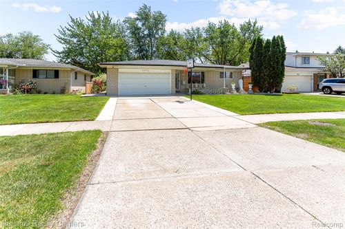 37050 Calka Drive, Sterling Heights, MI, 48310 | Card Image