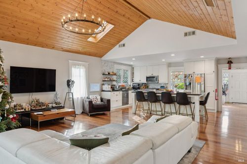 94 Sir Francis Drake Blvd, Ross, CA, 94957-9601 | Card Image