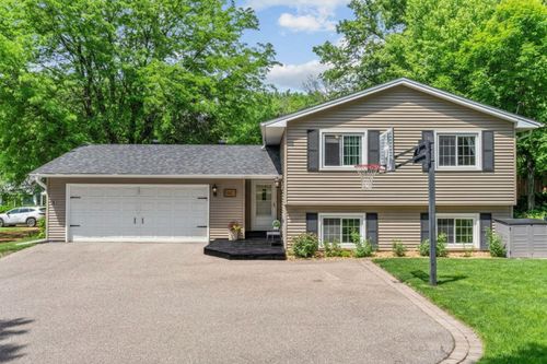 1180 Lake Lucy Rd, Chanhassen, MN, 55317-8675 | Card Image