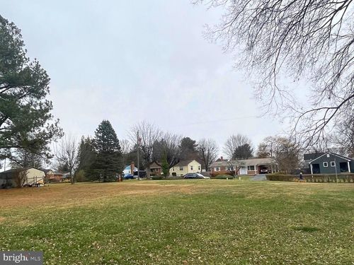425 E E Street, Purcellville, VA, 20132 | Card Image