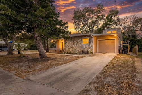 724 Virginia Ave, TARPON SPRINGS, FL, 34689-2636 | Card Image