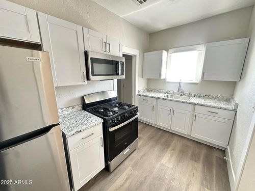 2-2032 W Adams St, Phoenix, AZ, 85009-5286 | Card Image