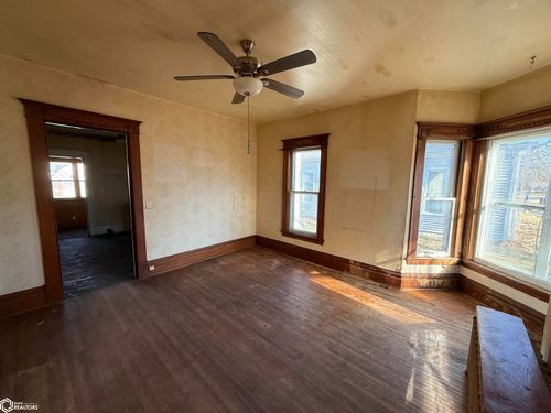 1110 16th Ave, Eldora, IA, 50627-2335 | Card Image