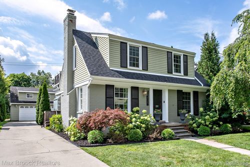 10475 Vernon Ave, Huntington Woods, MI, 48070-1526 | Card Image