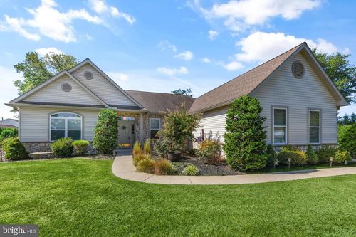4630 Huyett St, READING, PA, 19606-3346 | Card Image