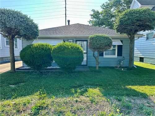 4013 E 29th St, Newburgh Heights, OH, 44105-3024 | Card Image