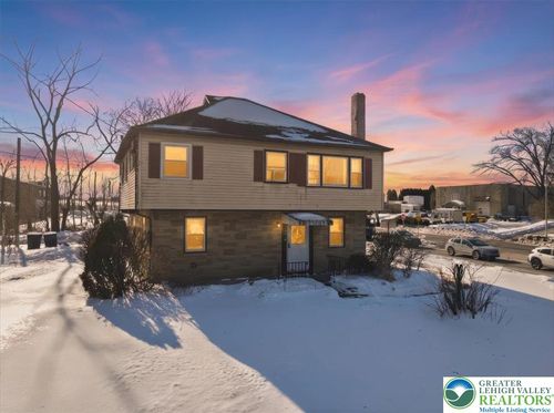 326 Main St, Stockertown, PA, 18083-7027 | Card Image