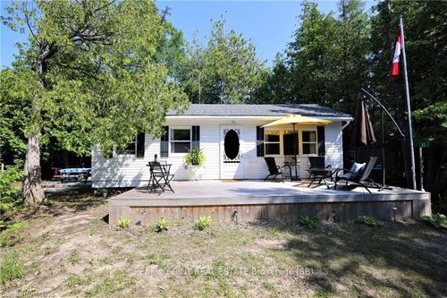 11 Alvin St, Sauble Beach, ON, N0H2G0 | Card Image