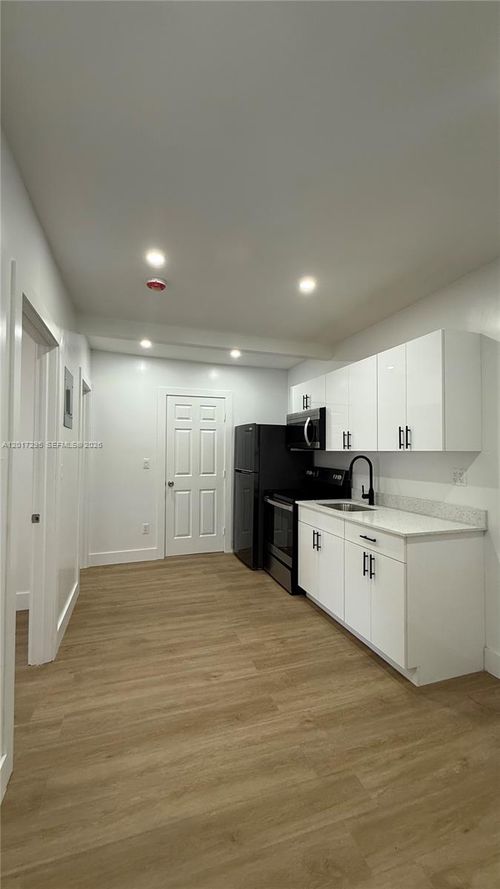 5-211 Sw 10th Ave, Miami, FL, 33130-1119 | Card Image