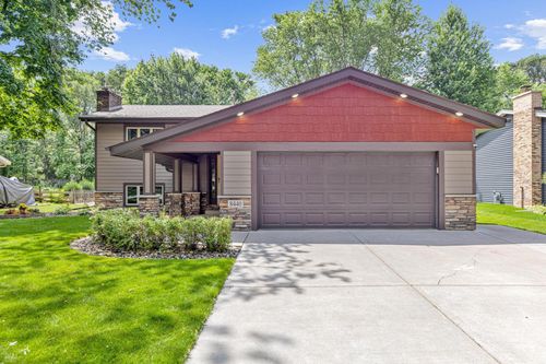 8440 Knollwood Dr, Mounds View, MN, 55112-6136 | Card Image