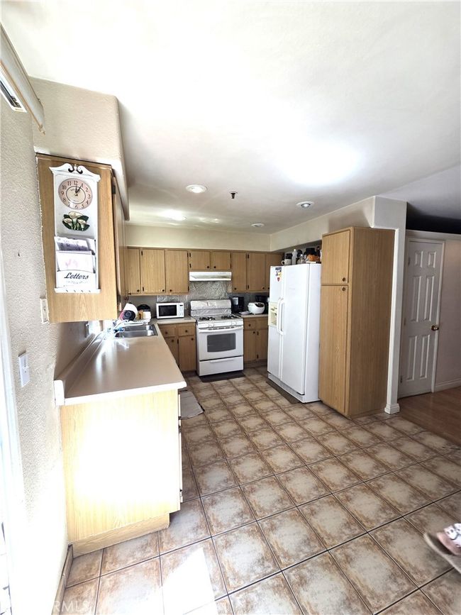UNIT-3 - 9146 Tobias Ave, Townhouse with 3 bedrooms, 3 bathrooms and 2 parking in Panorama City CA | Image 13