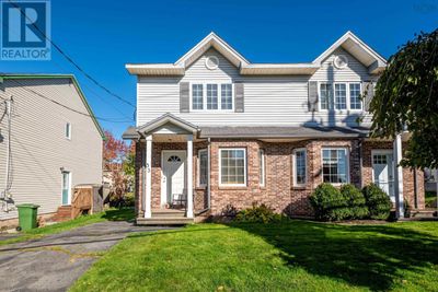 33 Tamarack Dr, House other with 3 bedrooms, 2 bathrooms and null parking in Halifax NS | Image 1