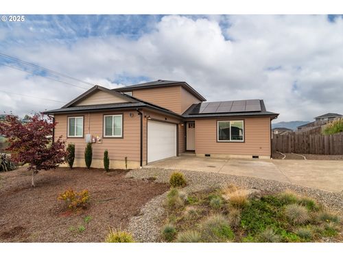 180 Brady Ln, Roseburg, OR, 97471-4814 | Card Image