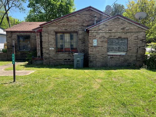 2402 E Overton Rd, Dallas, TX, 75216-5834 | Card Image