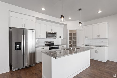 438 S 1440 E, Hyrum, UT, 84319-6738 | Card Image