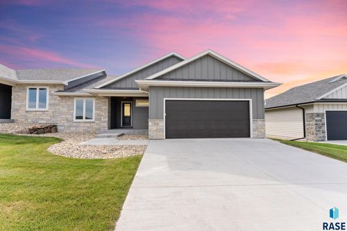 513 N Wildcat Dr Drive, Sioux Falls, SD, 57110 | Card Image