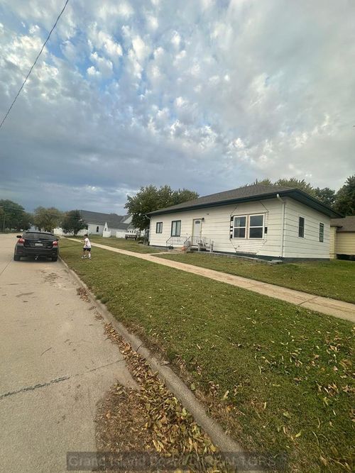 312 Suez St, Cairo, NE, 68824-9586 | Card Image