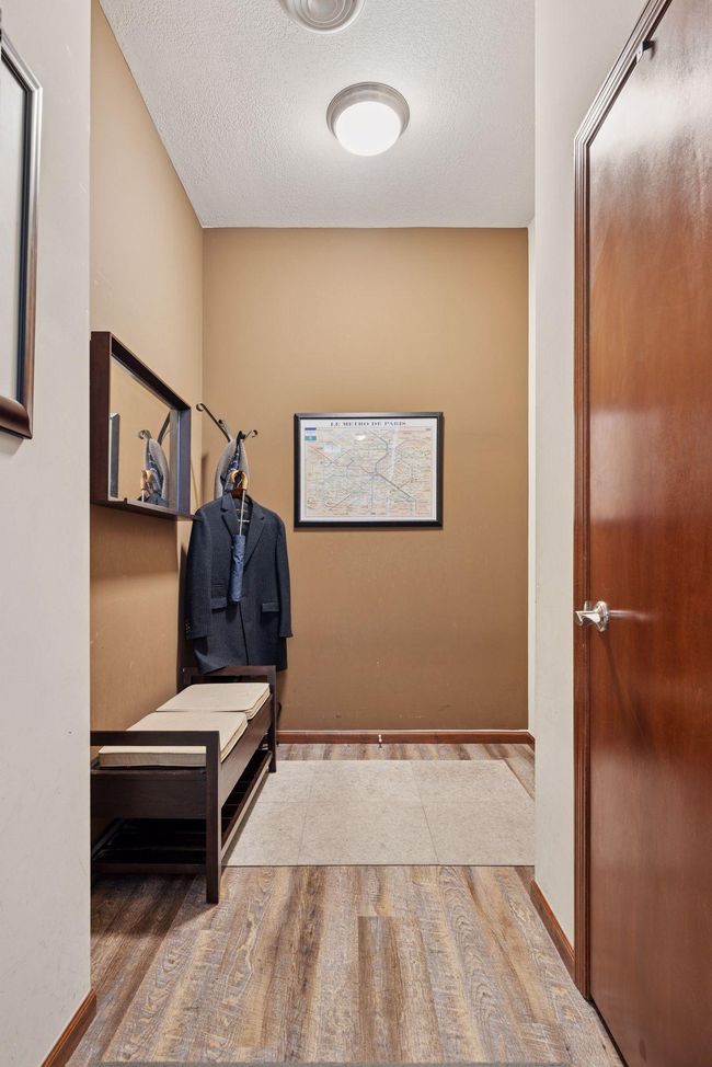 Unit Foyer | Image 10