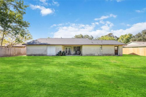 2612 Lake Park Dr, La Marque, TX, 77568-3725 | Card Image