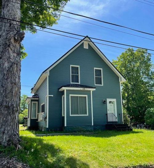 11 Garfield St, Calais, ME, 04619-1707 | Card Image