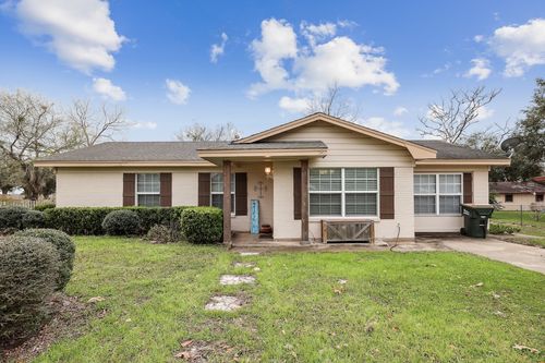 103 Poenitsch St, Cuero, TX, 77954-2325 | Card Image