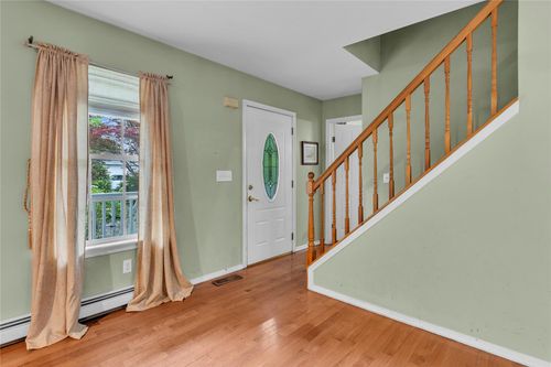 534 Puritan Dr, Shirley, NY, 11967-1158 | Card Image