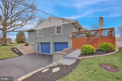 427 Linden St, EAST EARL, PA, 17519-9655 | Card Image