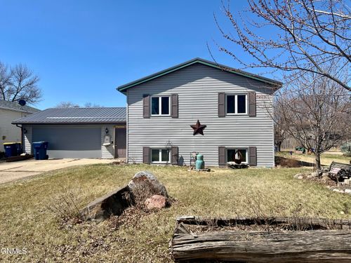 115 N 15th St, Oakes, ND, 58474-1510 | Card Image