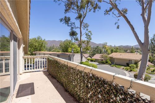 583 Calle De Las Ovejas, Oak Park, CA, 91377-3715 | Card Image