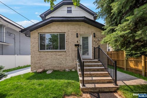 222 4th St, Ridgefield Park, NJ, 07660-1012 | Card Image