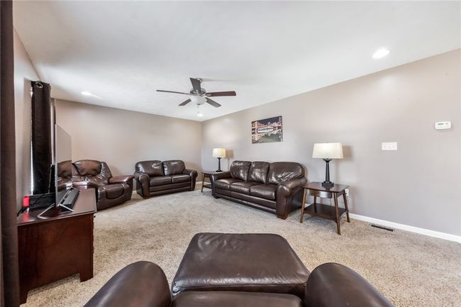 Overhead lighting and ceiling fans. | Image 19
